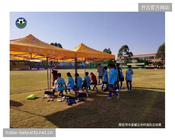 网络少年赛场羞涩瞬间：赛后合照让脸红的小球王梦
